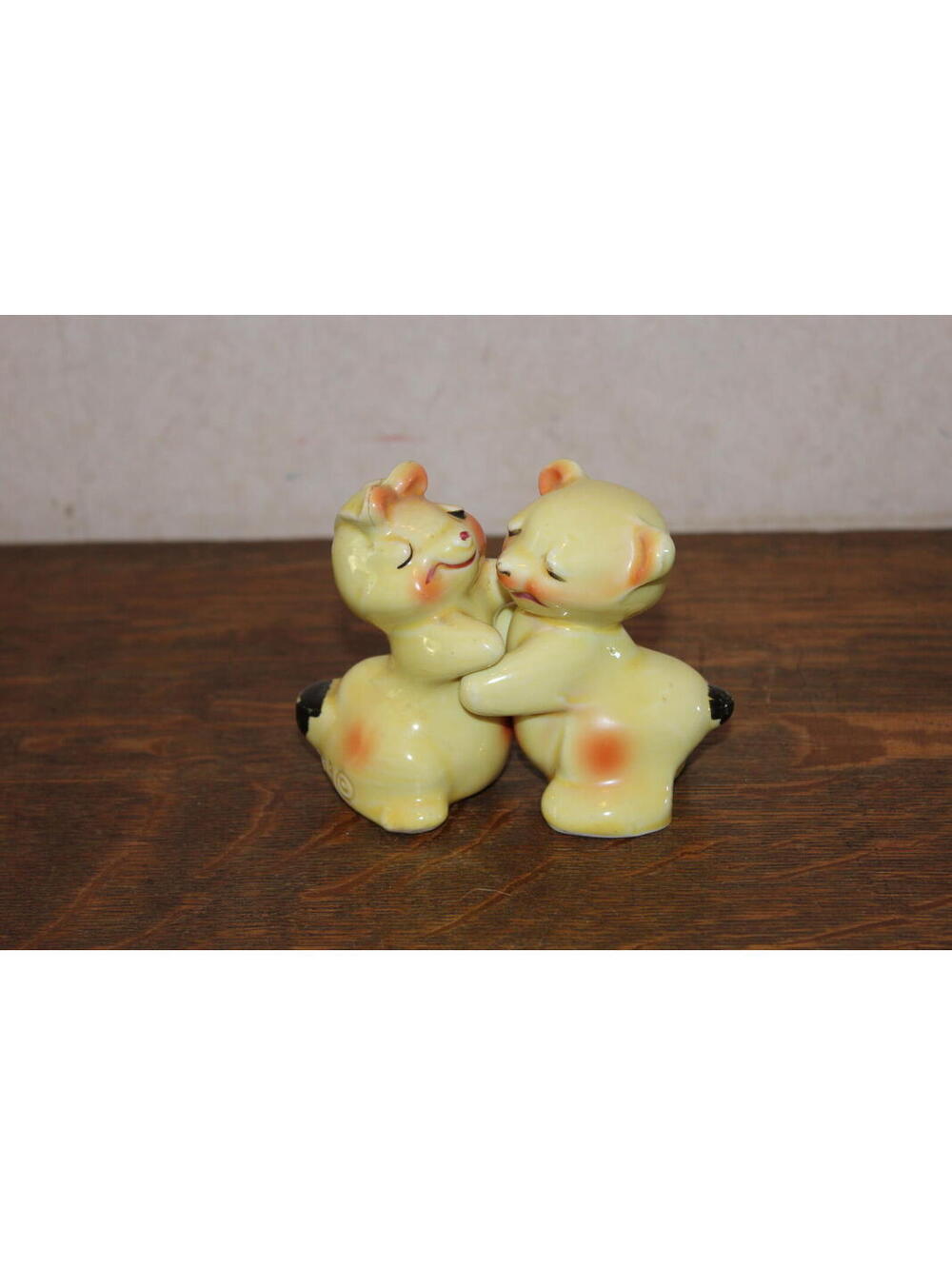 Vintage Van Tellingen Bunny Hug Salt & Pepper Shakers Pair - Yellow Japan